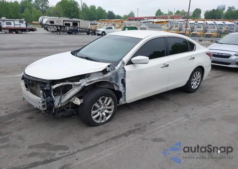2015 Nissan Altima 2.5 S z USA, uszkodzony, nr VIN 1N4AL3AP8FC267389